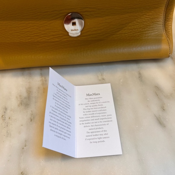 Max Mara J Bag with Jennifer Garner Note - Power of the Purse - Picture 9 of 10